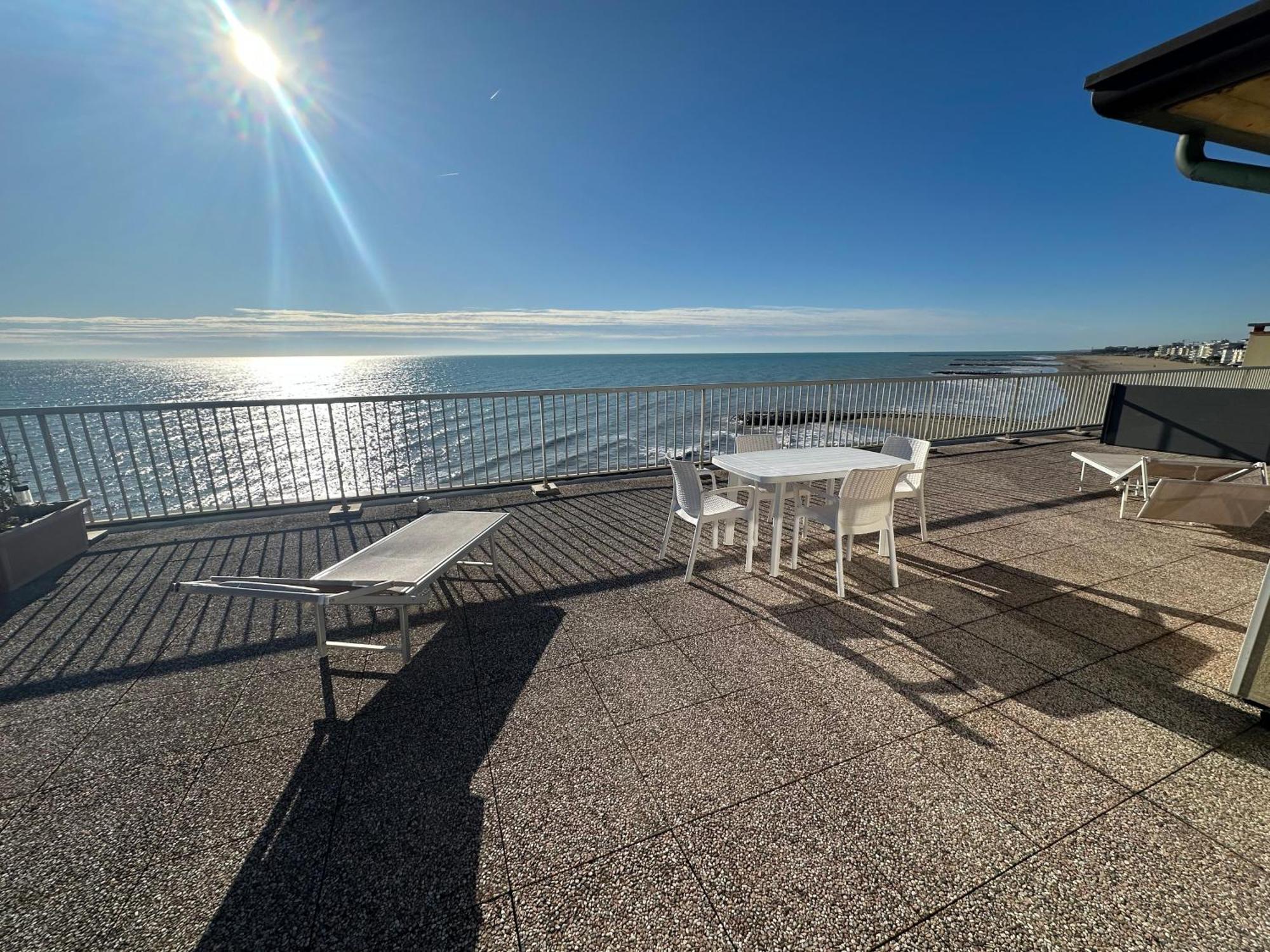 Attic Paradise Big Terrace On The Sea - Agenzia Cocal Apartment *